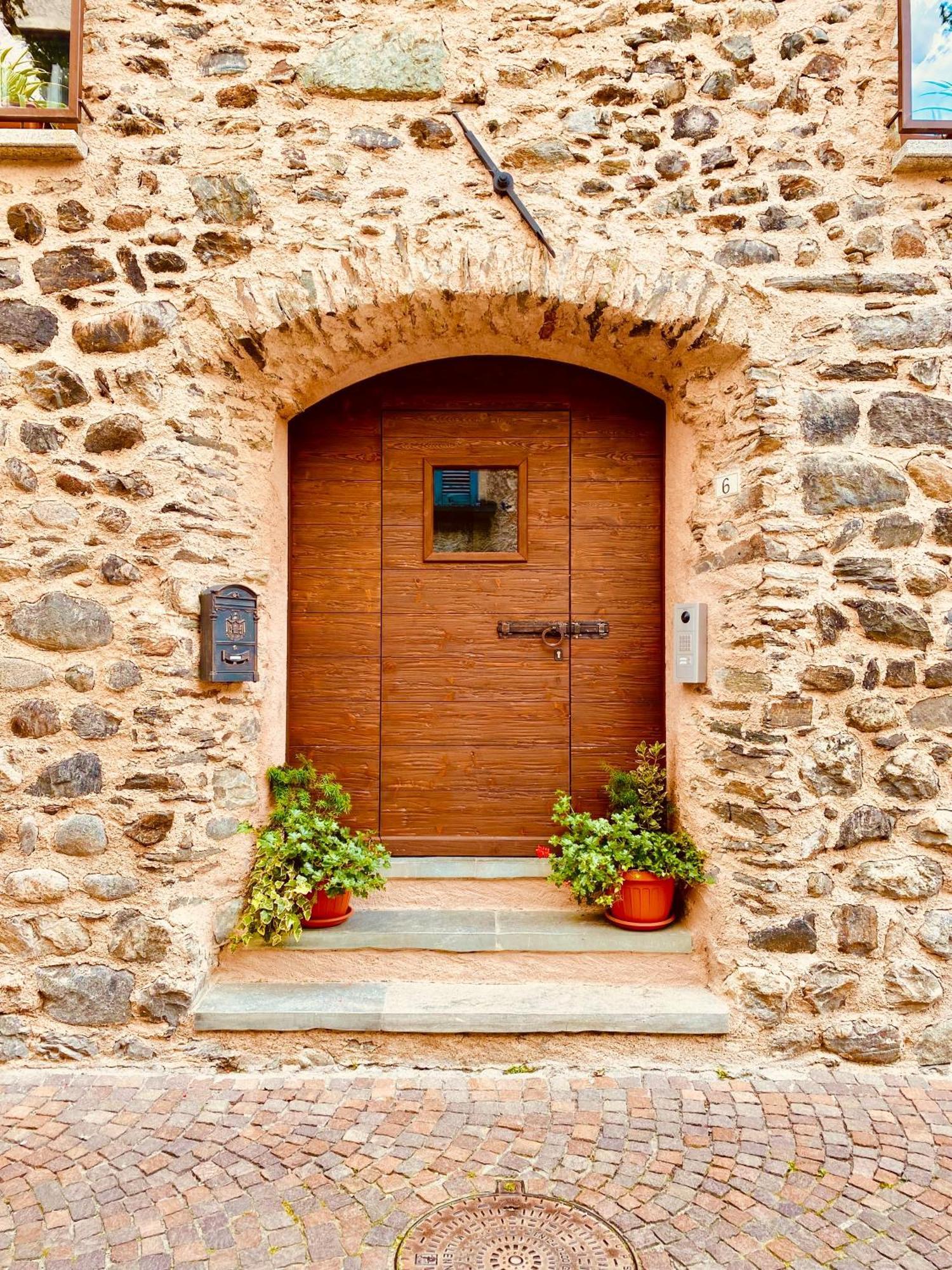 Old Town Apartments Tirano Exterior foto