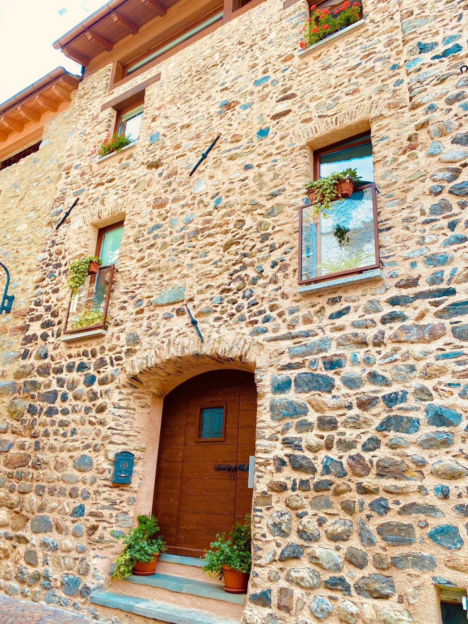 Old Town Apartments Tirano Exterior foto